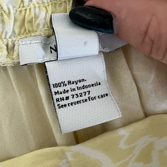 Nine West Lightweight Floral Pale Yellow and White Flared Midi Skirt - Picture 5 of 7